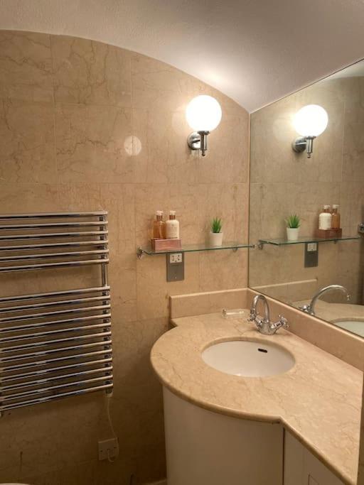 Spacious Flat In The Most Desirable Area Of Londen Buitenkant foto